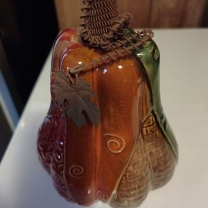 VINTAGE CERAMIC DECORATIVE PEPPER WITH LEAF.